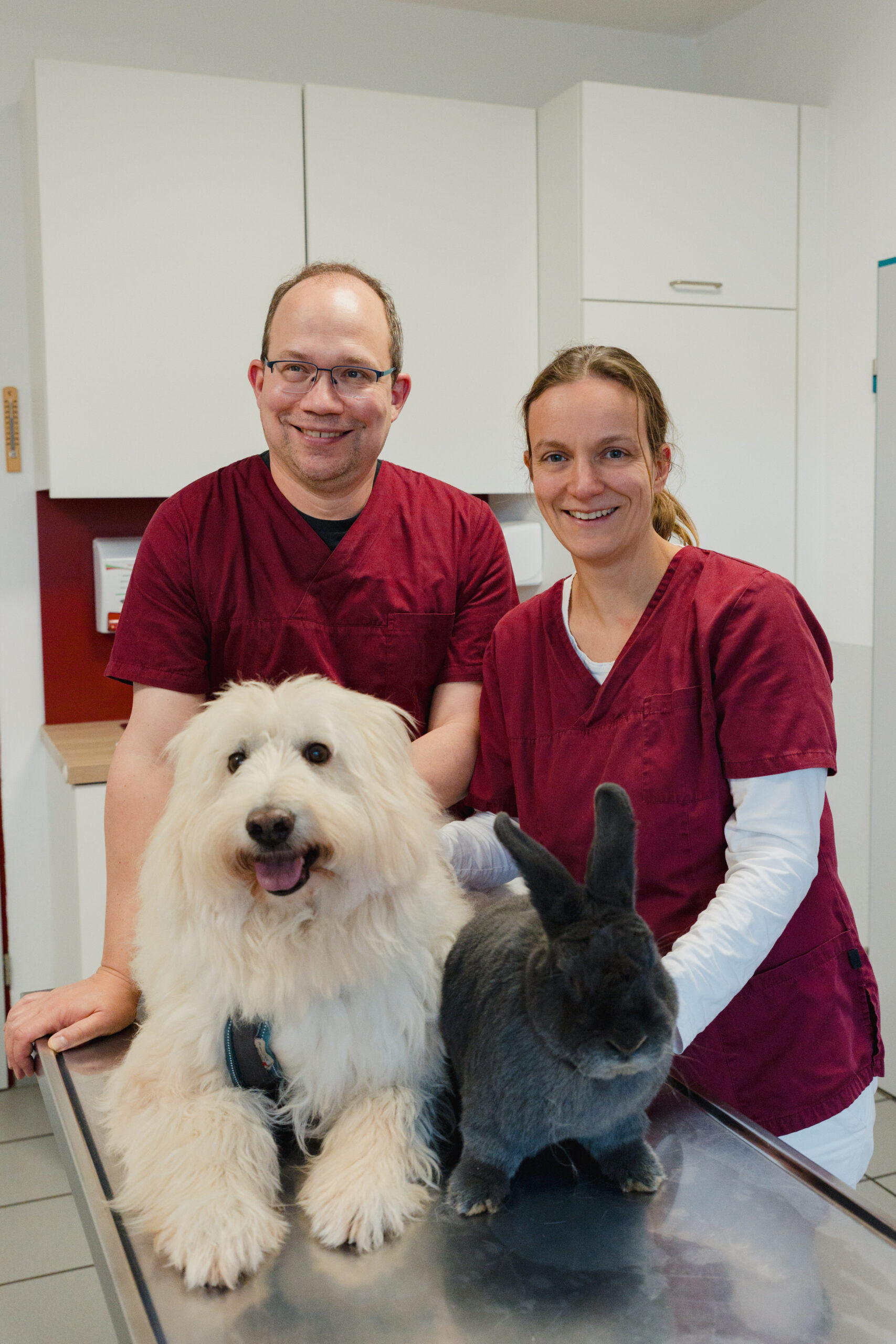 Tierarzt Fendrich-53 Bild von Rene und Isabel mit einem Hund und Hasen